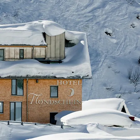 Mondschein Hotel 4*